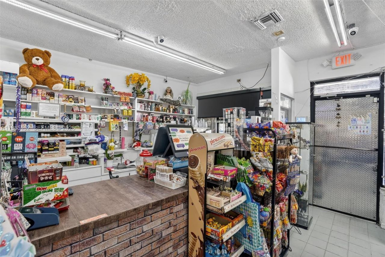 Convenience Store For Sale In Miami, Miami, FL 33135 Photo