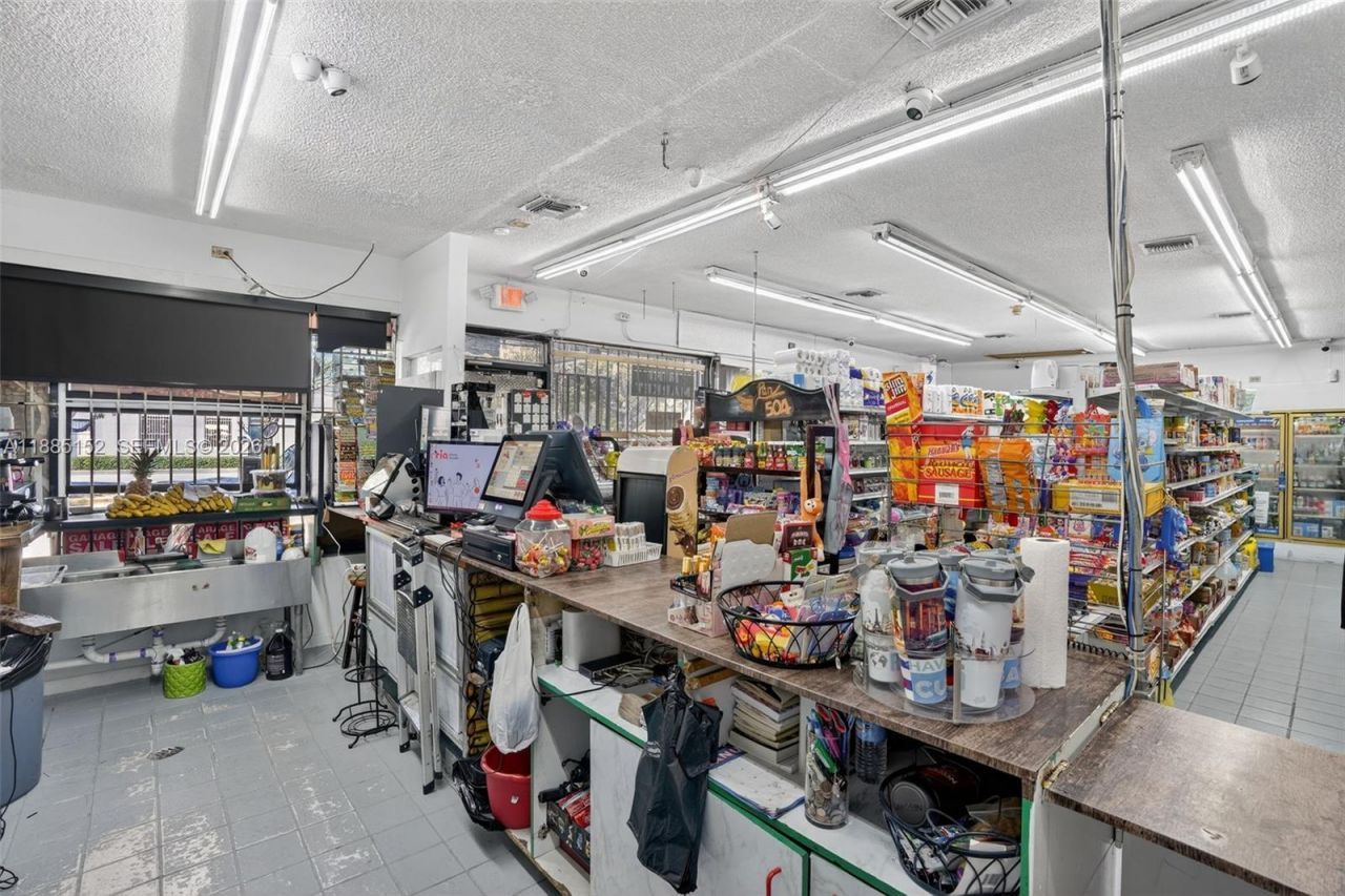 Convenience Store For Sale In Miami, Miami, FL 33135 Photo