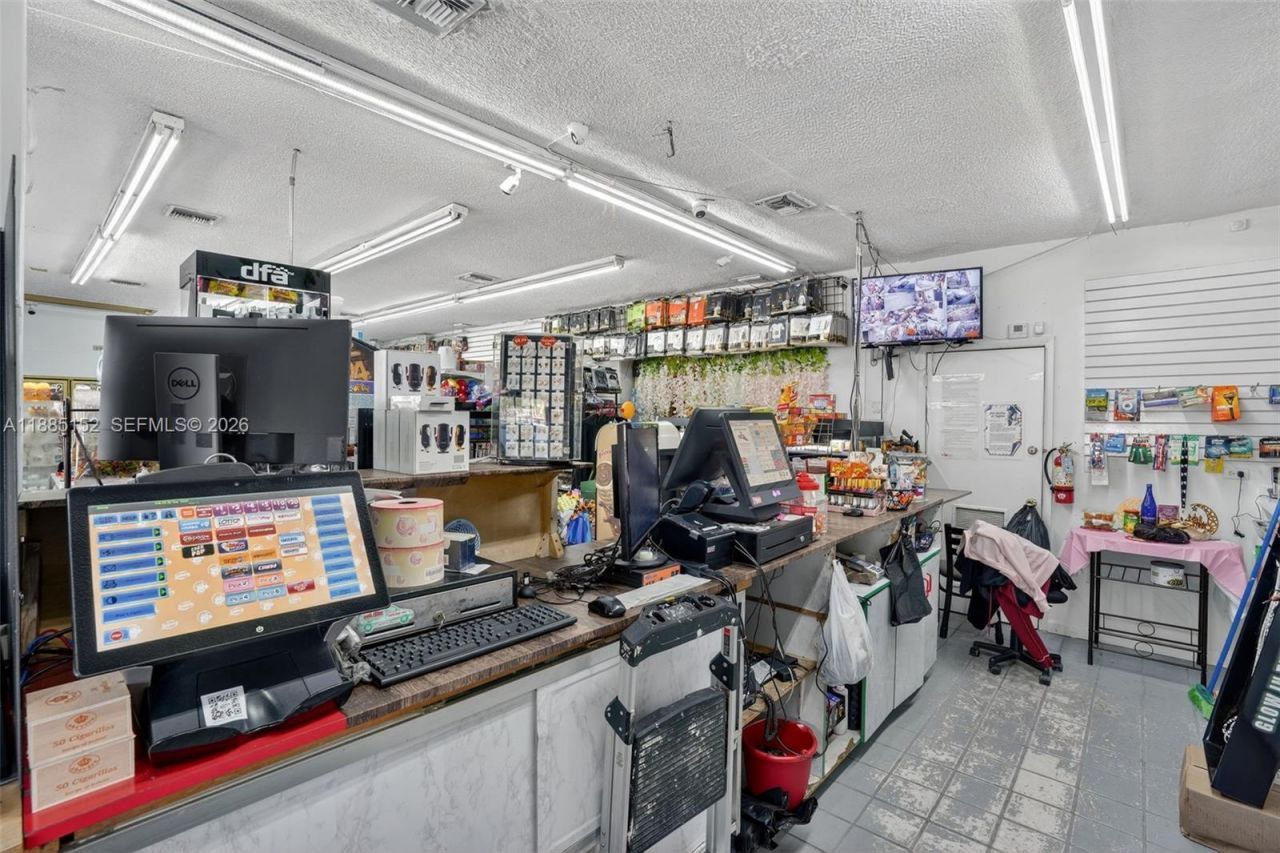 Convenience Store For Sale In Miami, Miami, FL 33135 Photo