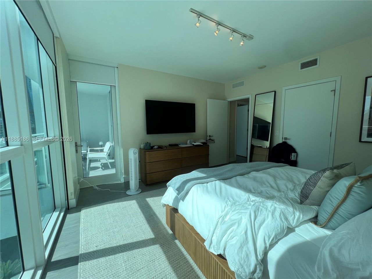 1080 Brickell Ave, Unit 2206, Miami, FL 33131 Photo