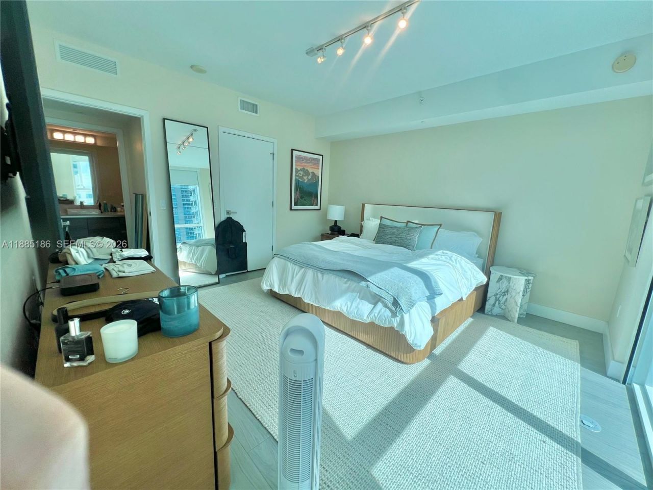 1080 Brickell Ave, Unit 2206, Miami, FL 33131 Photo