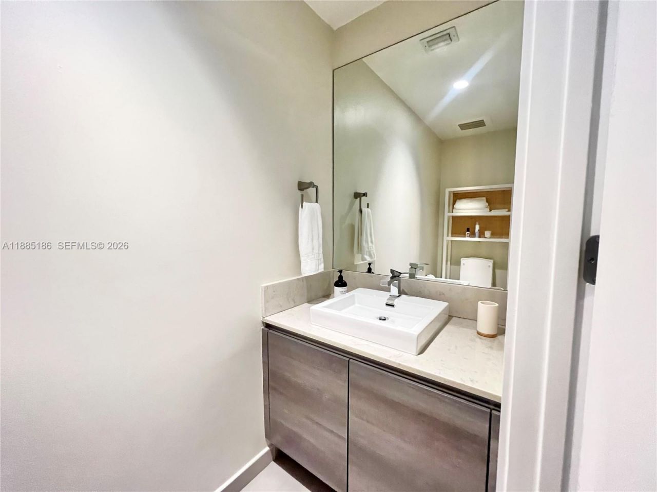 1080 Brickell Ave, Unit 2206, Miami, FL 33131 Photo