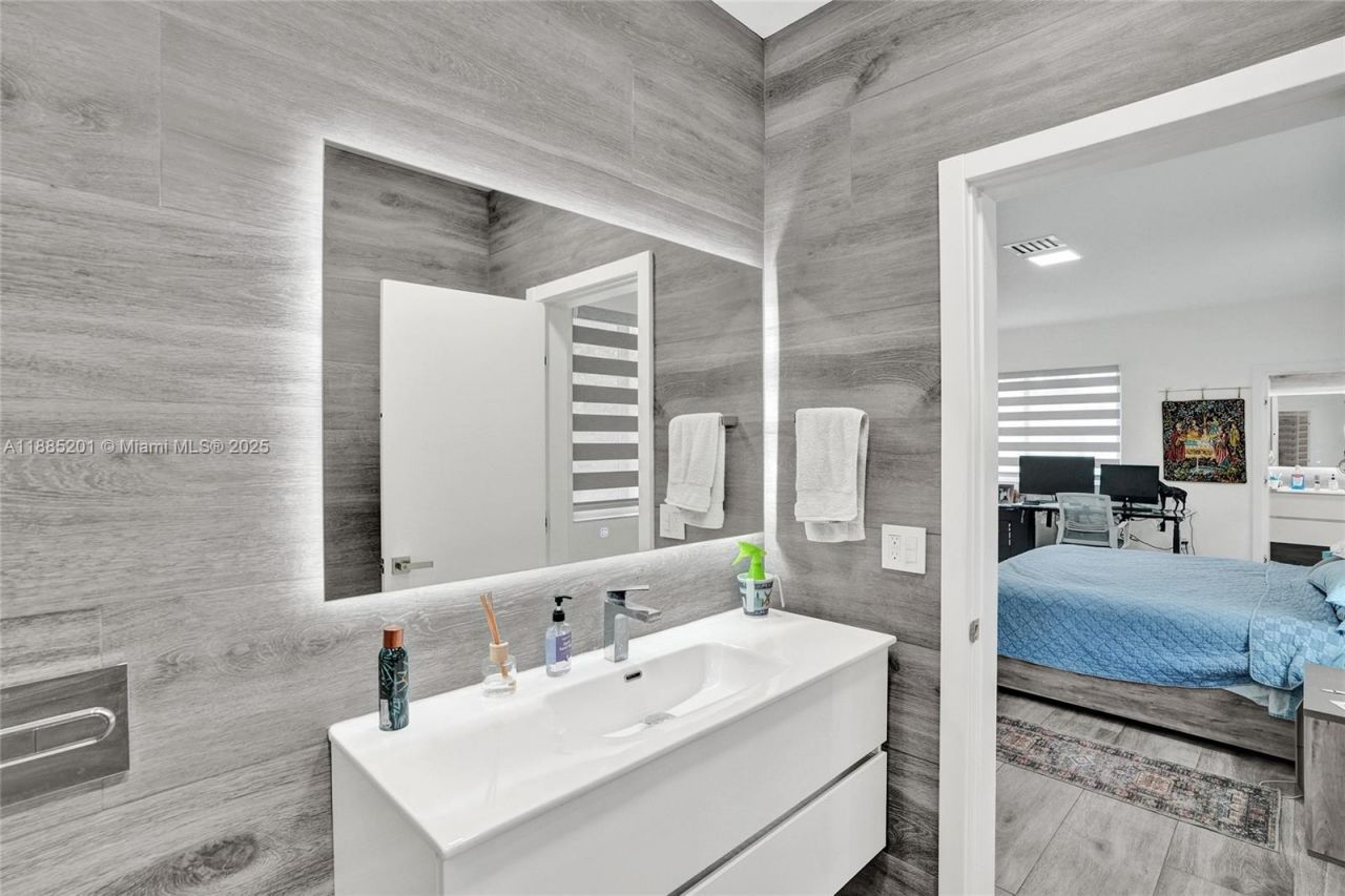 3784 Sheridan Ave, Miami Beach, FL 33140 Photo