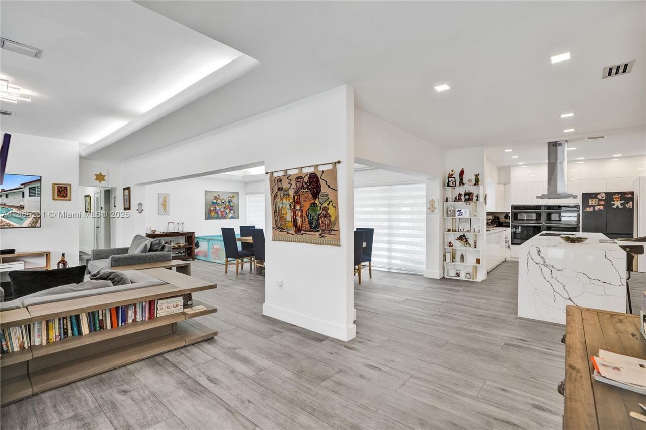 3784 Sheridan Ave, Miami Beach, FL 33140 Photo