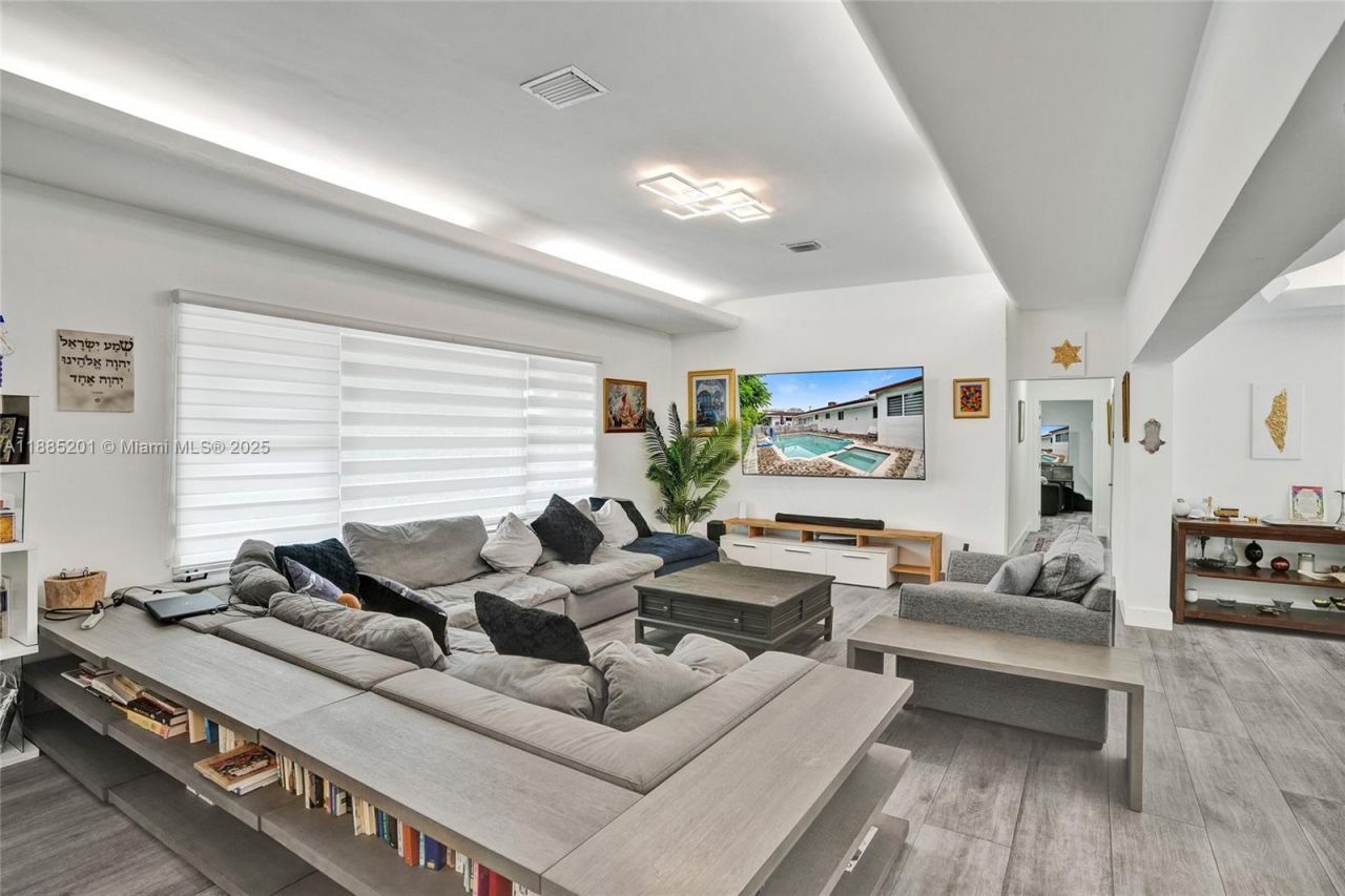 3784 Sheridan Ave, Miami Beach, FL 33140 Photo