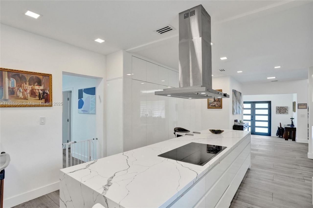 3784 Sheridan Ave, Miami Beach, FL 33140 Photo
