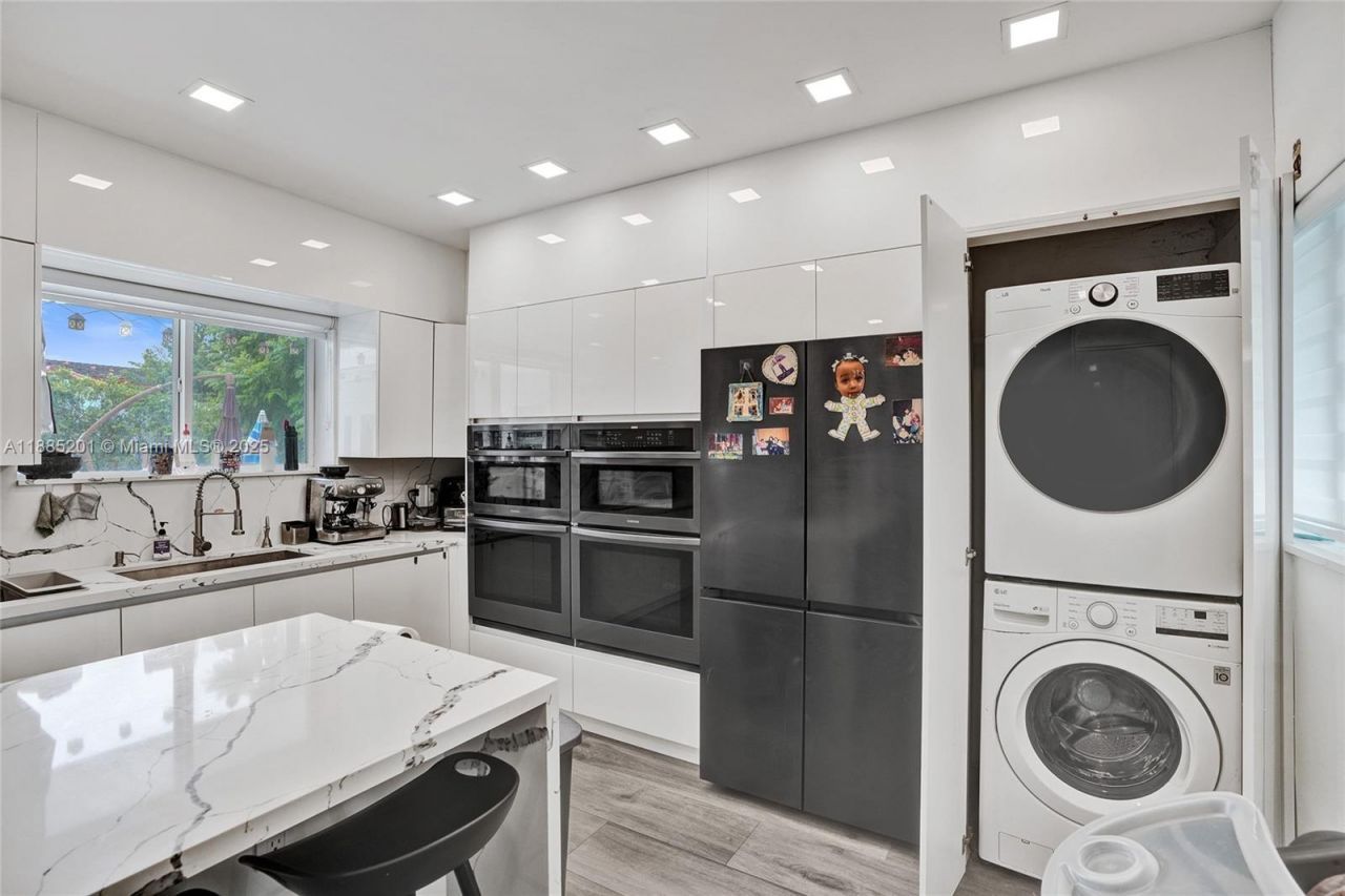 3784 Sheridan Ave, Miami Beach, FL 33140 Photo