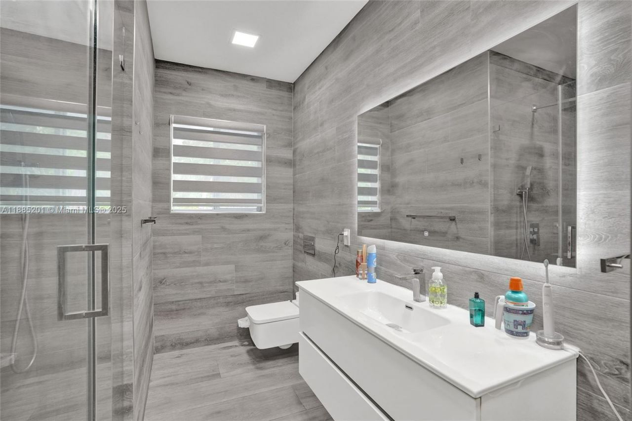 3784 Sheridan Ave, Miami Beach, FL 33140 Photo