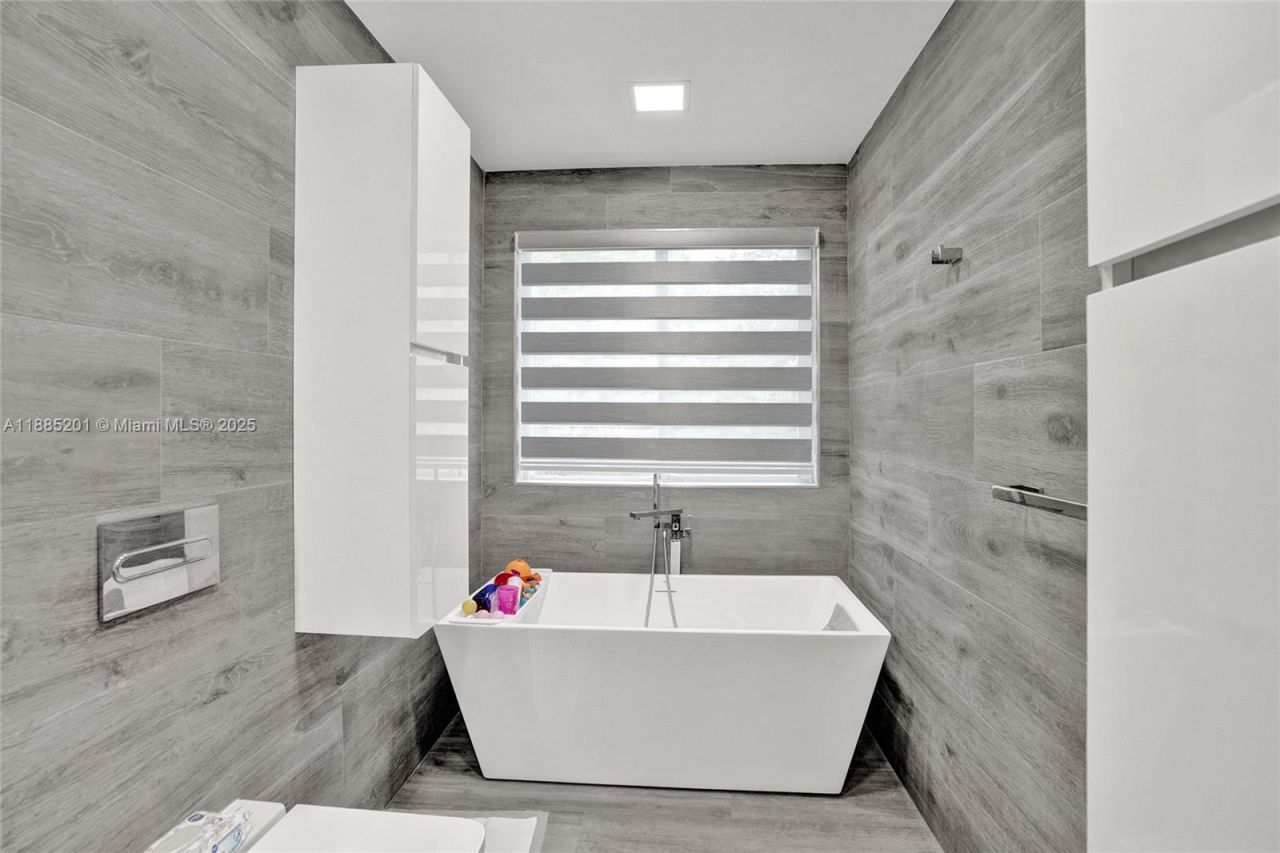 3784 Sheridan Ave, Miami Beach, FL 33140 Photo