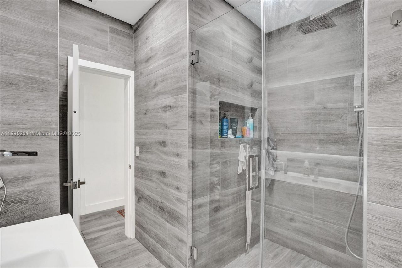 3784 Sheridan Ave, Miami Beach, FL 33140 Photo