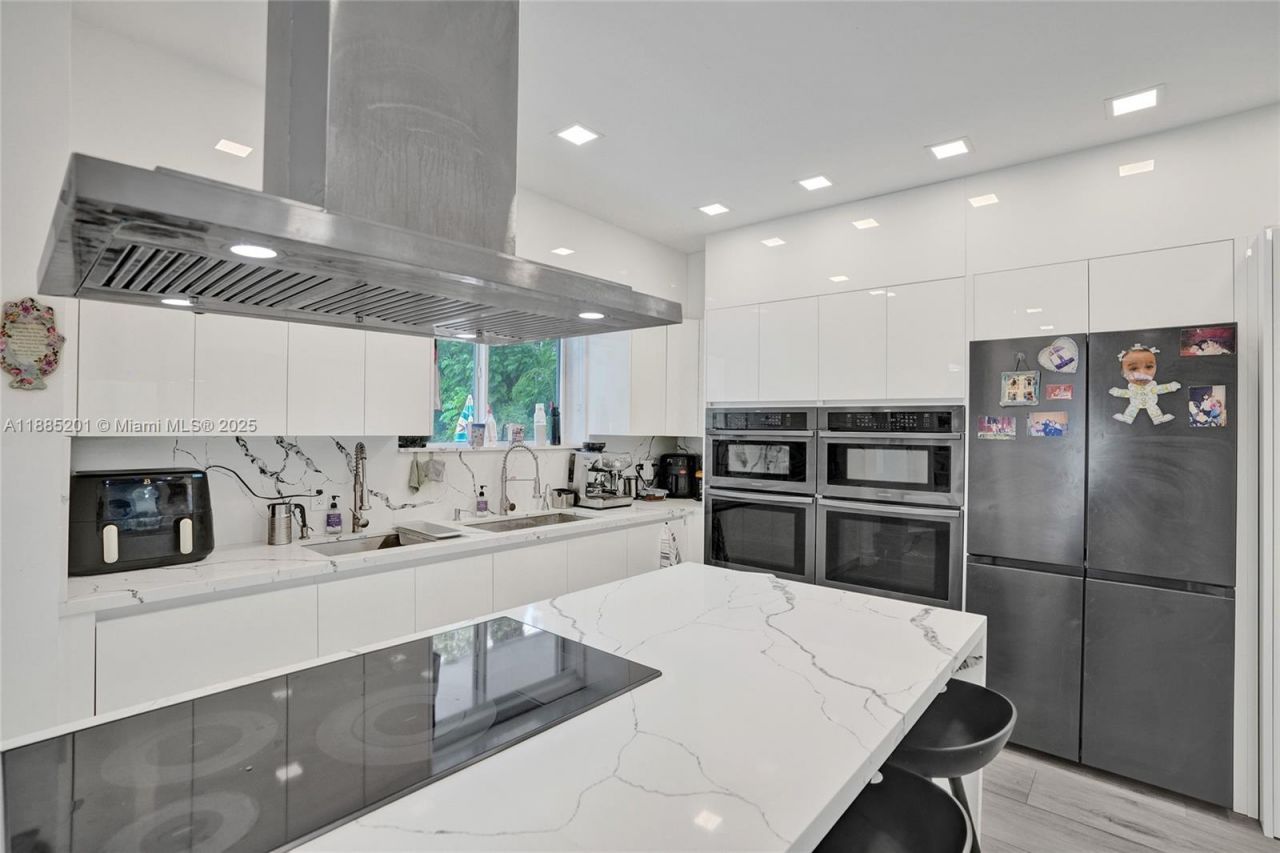 3784 Sheridan Ave, Miami Beach, FL 33140 Photo