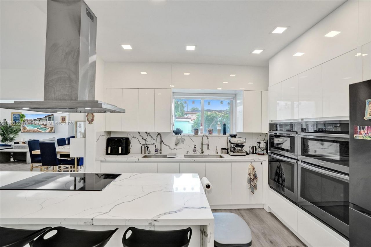 3784 Sheridan Ave, Miami Beach, FL 33140 Photo