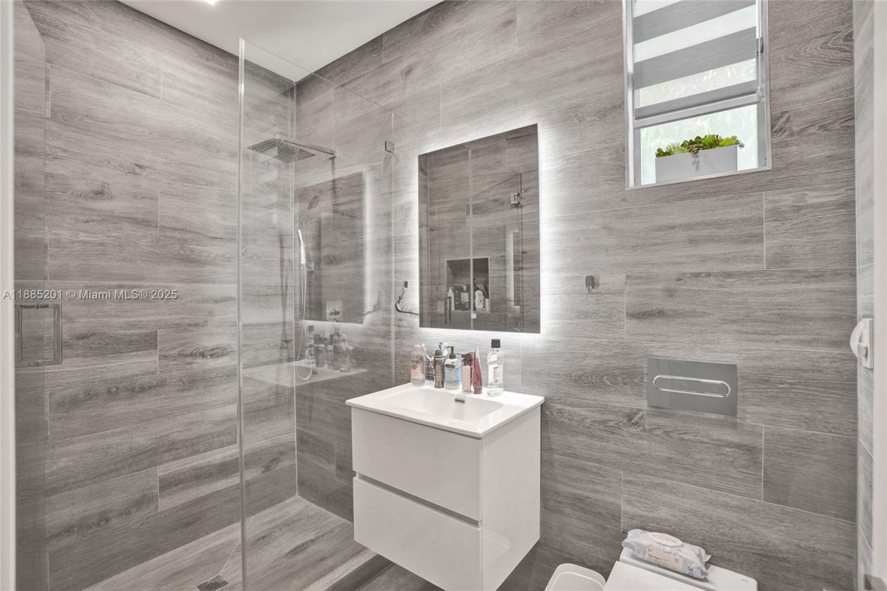 3784 Sheridan Ave, Miami Beach, FL 33140 Photo