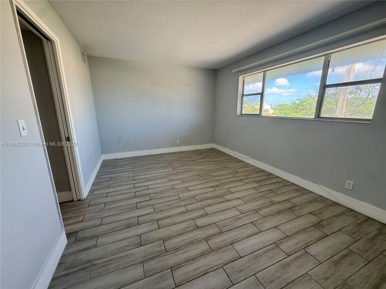 250 Layne Blvd, Unit 307, Hallandale Beach, FL 33009 Photo