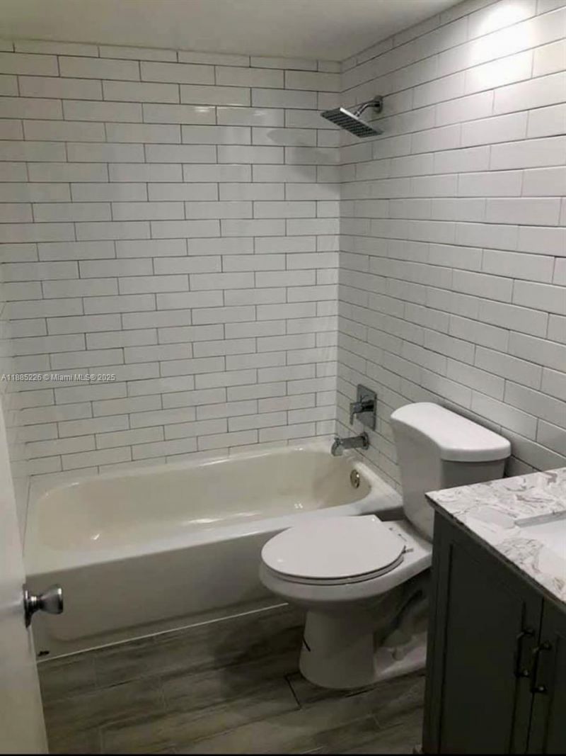 250 Layne Blvd, Unit 307, Hallandale Beach, FL 33009 Photo