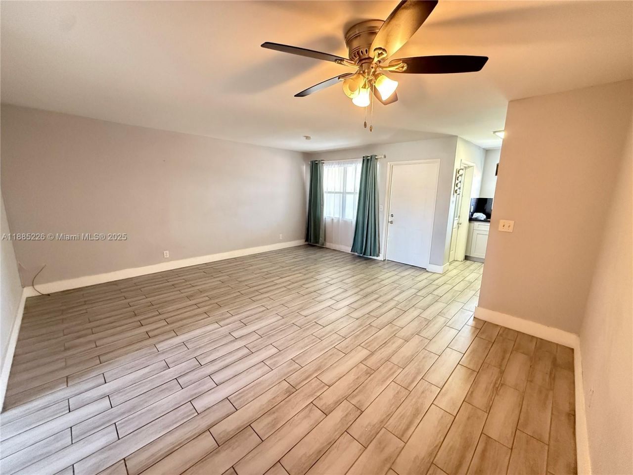 250 Layne Blvd, Unit 307, Hallandale Beach, FL 33009 Photo