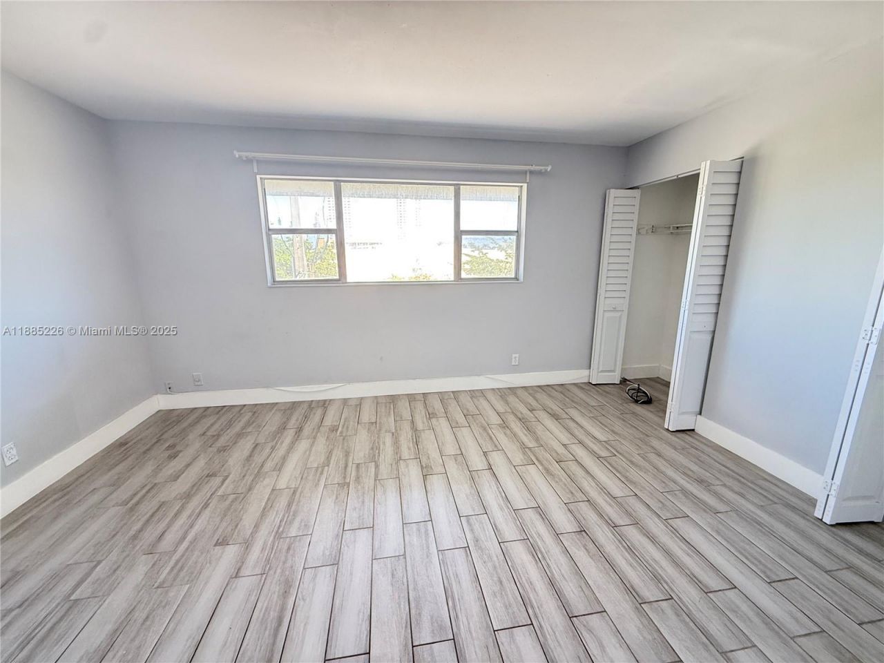 250 Layne Blvd, Unit 307, Hallandale Beach, FL 33009 Photo