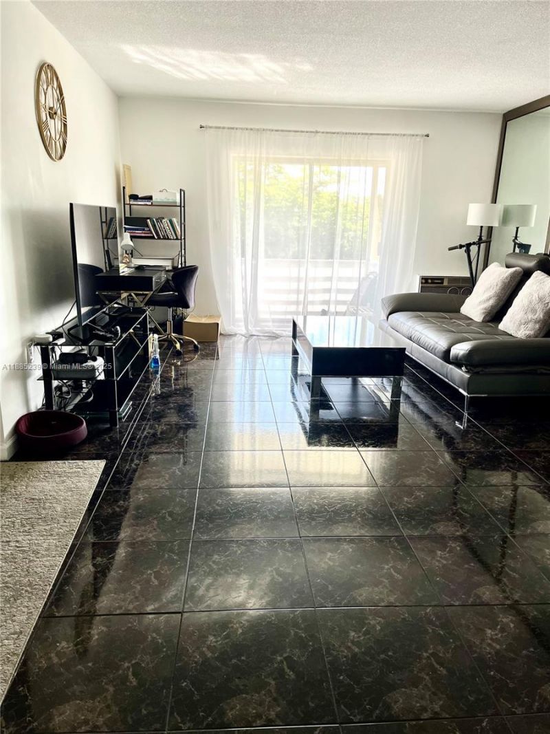 1395 NE 167th St, Unit 315, Miami, FL 33162 Photo