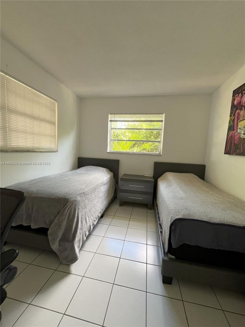 1395 NE 167th St, Unit 315, Miami, FL 33162 Photo