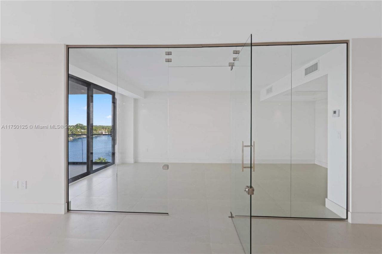 5500 Collins Ave, Unit 802, Miami Beach, FL 33140 Photo