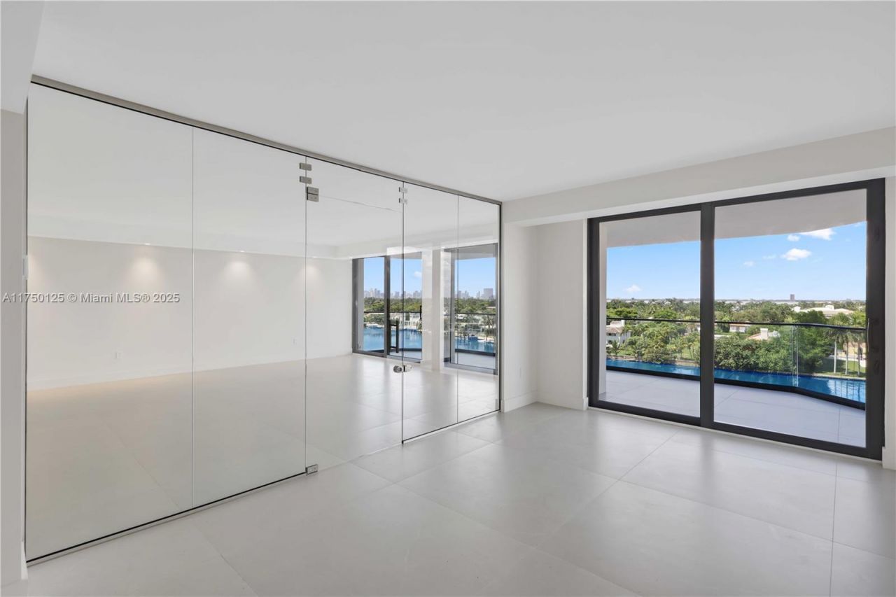 5500 Collins Ave, Unit 802, Miami Beach, FL 33140 Photo