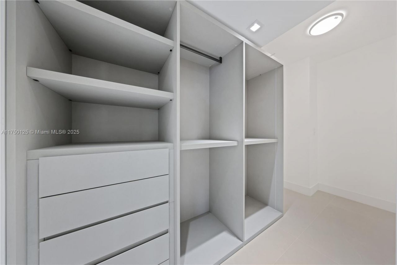 5500 Collins Ave, Unit 802, Miami Beach, FL 33140 Photo