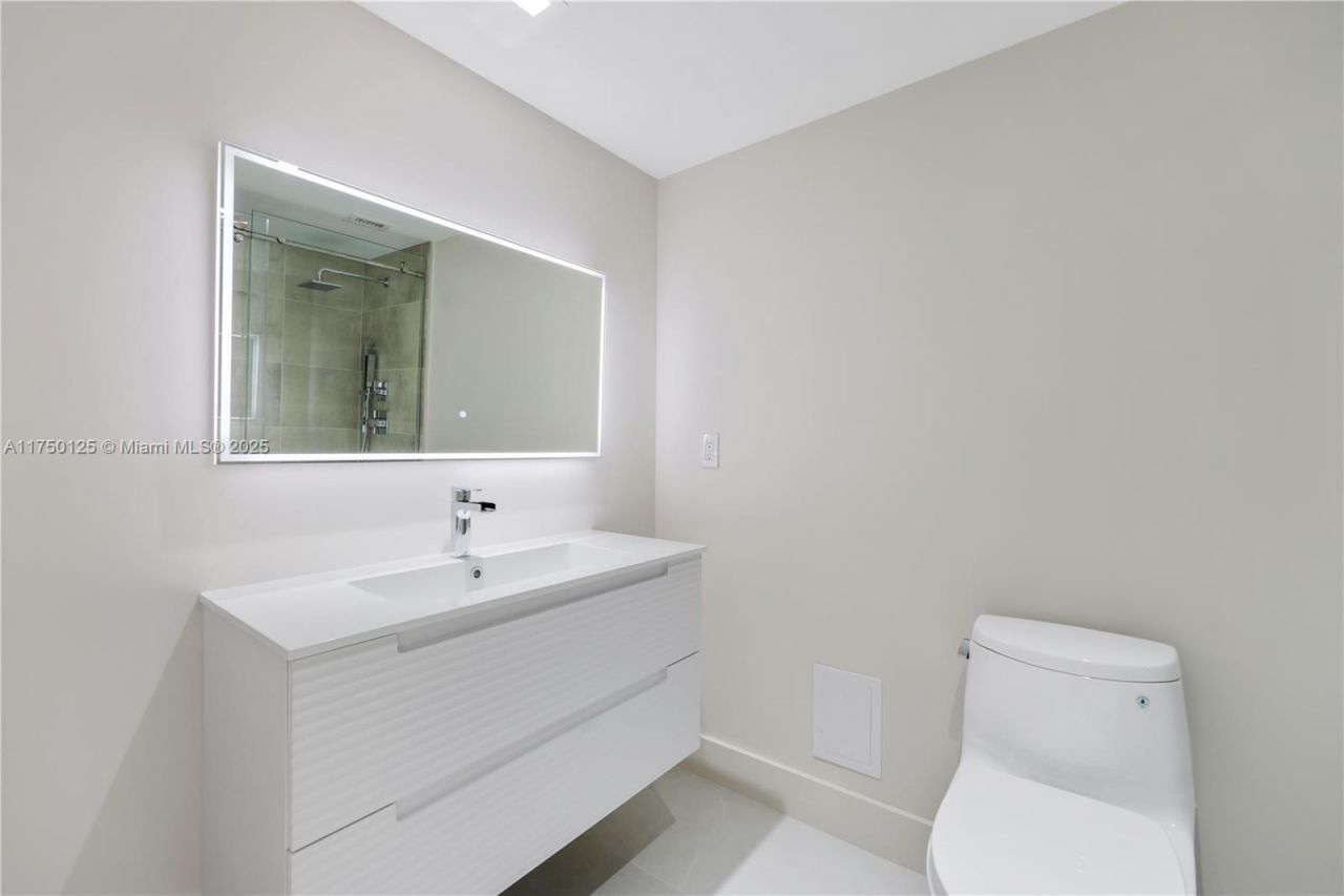 5500 Collins Ave, Unit 802, Miami Beach, FL 33140 Photo