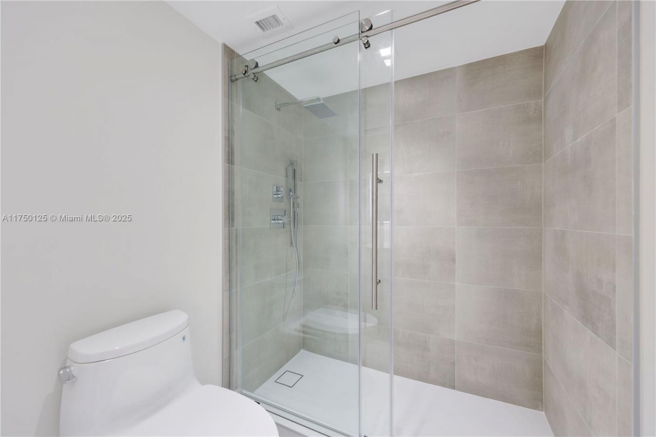 5500 Collins Ave, Unit 802, Miami Beach, FL 33140 Photo