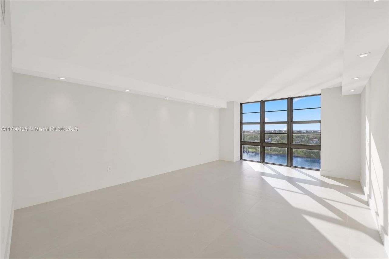 5500 Collins Ave, Unit 802, Miami Beach, FL 33140 Photo