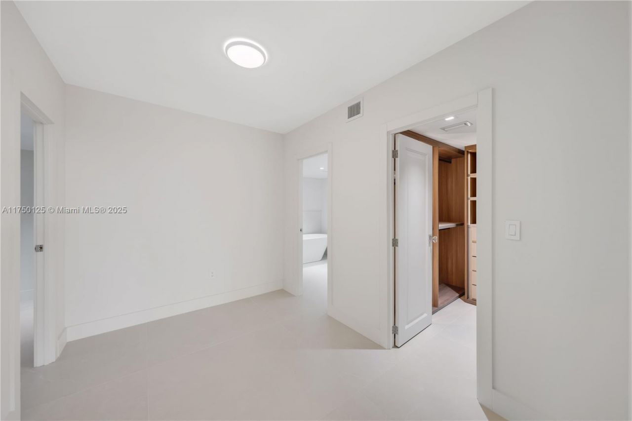 5500 Collins Ave, Unit 802, Miami Beach, FL 33140 Photo