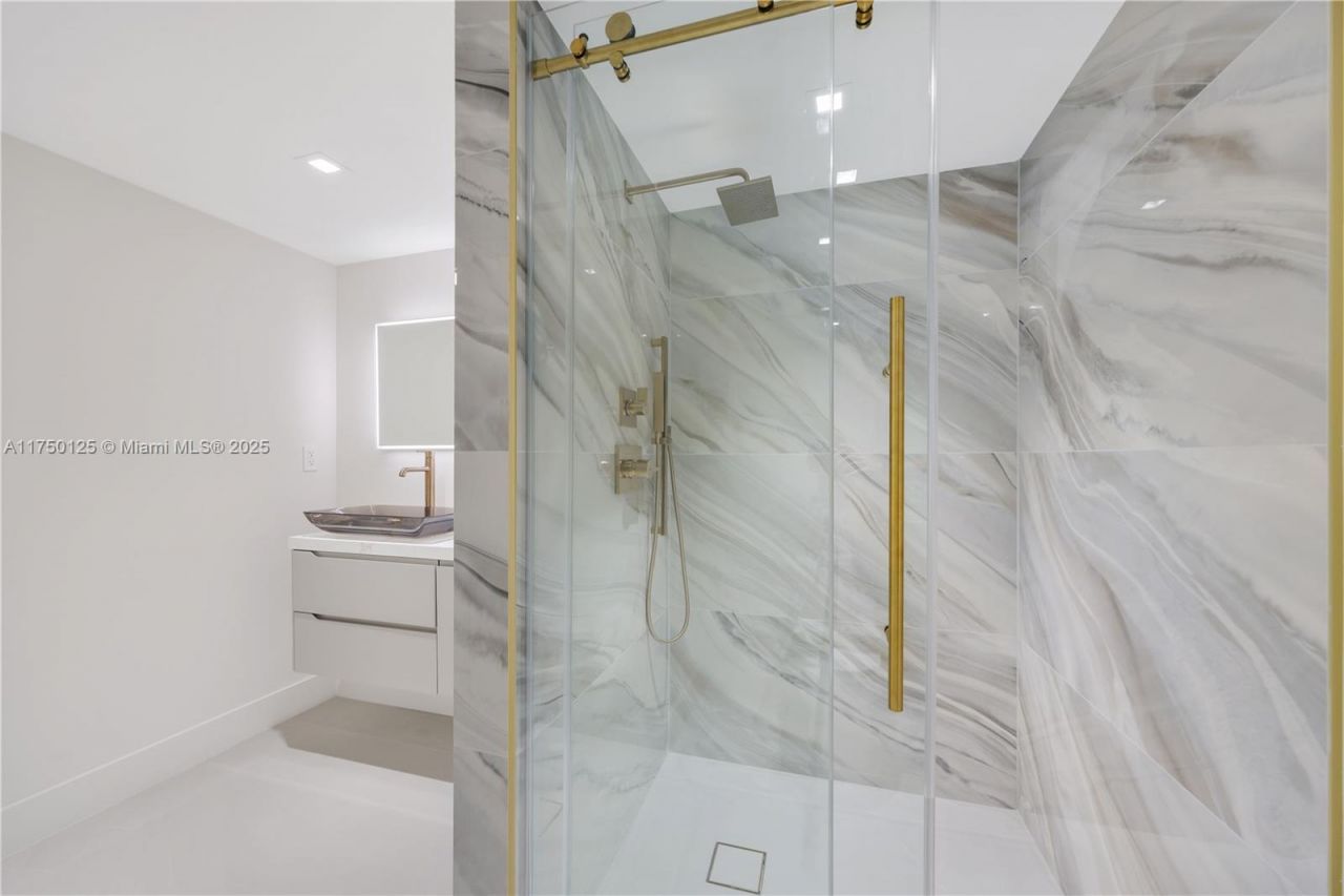 5500 Collins Ave, Unit 802, Miami Beach, FL 33140 Photo