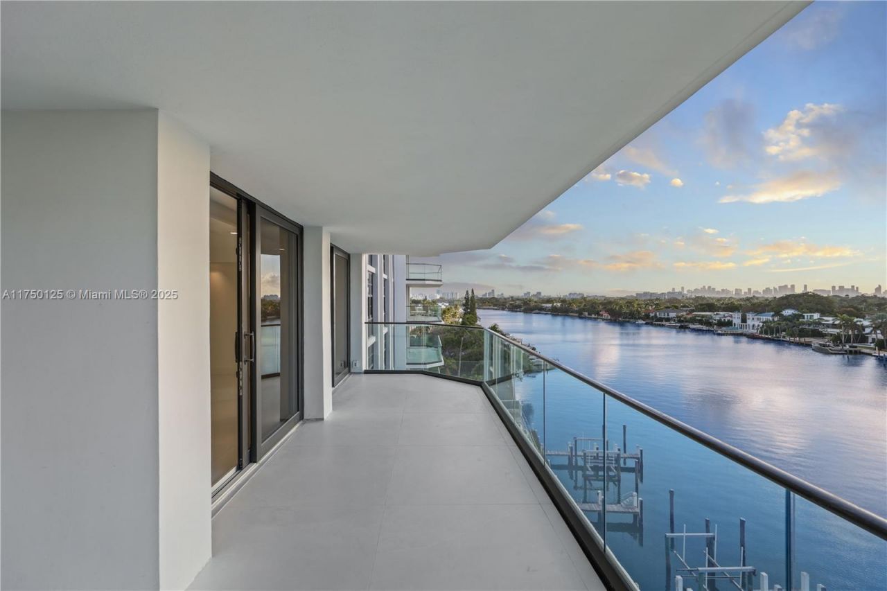 5500 Collins Ave, Unit 802, Miami Beach, FL 33140 Photo