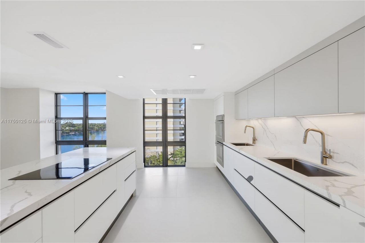 5500 Collins Ave, Unit 802, Miami Beach, FL 33140 Photo