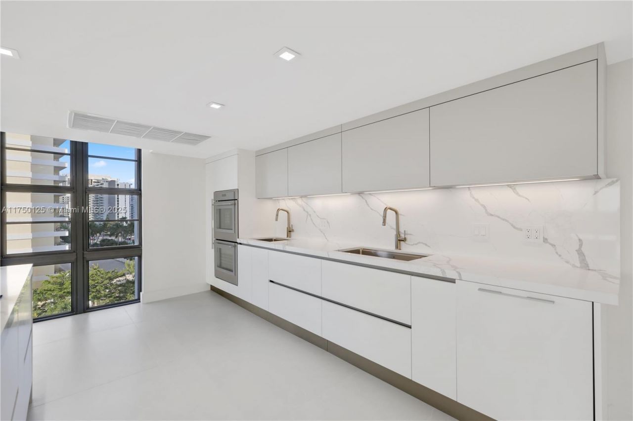 5500 Collins Ave, Unit 802, Miami Beach, FL 33140 Photo