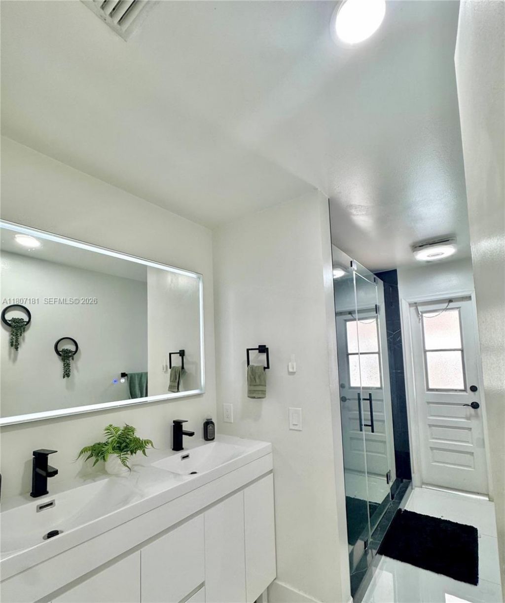 15421 SW 158th St, Miami, FL 33187 Photo