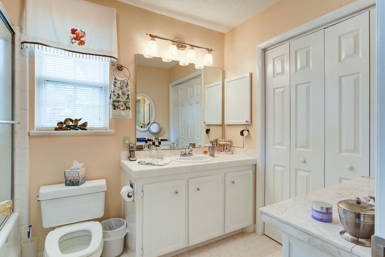 344 Lantana Drive Photo 14