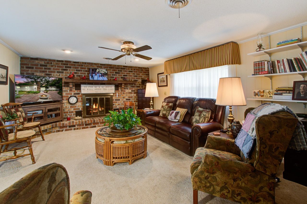 344 Lantana Drive Photo 8