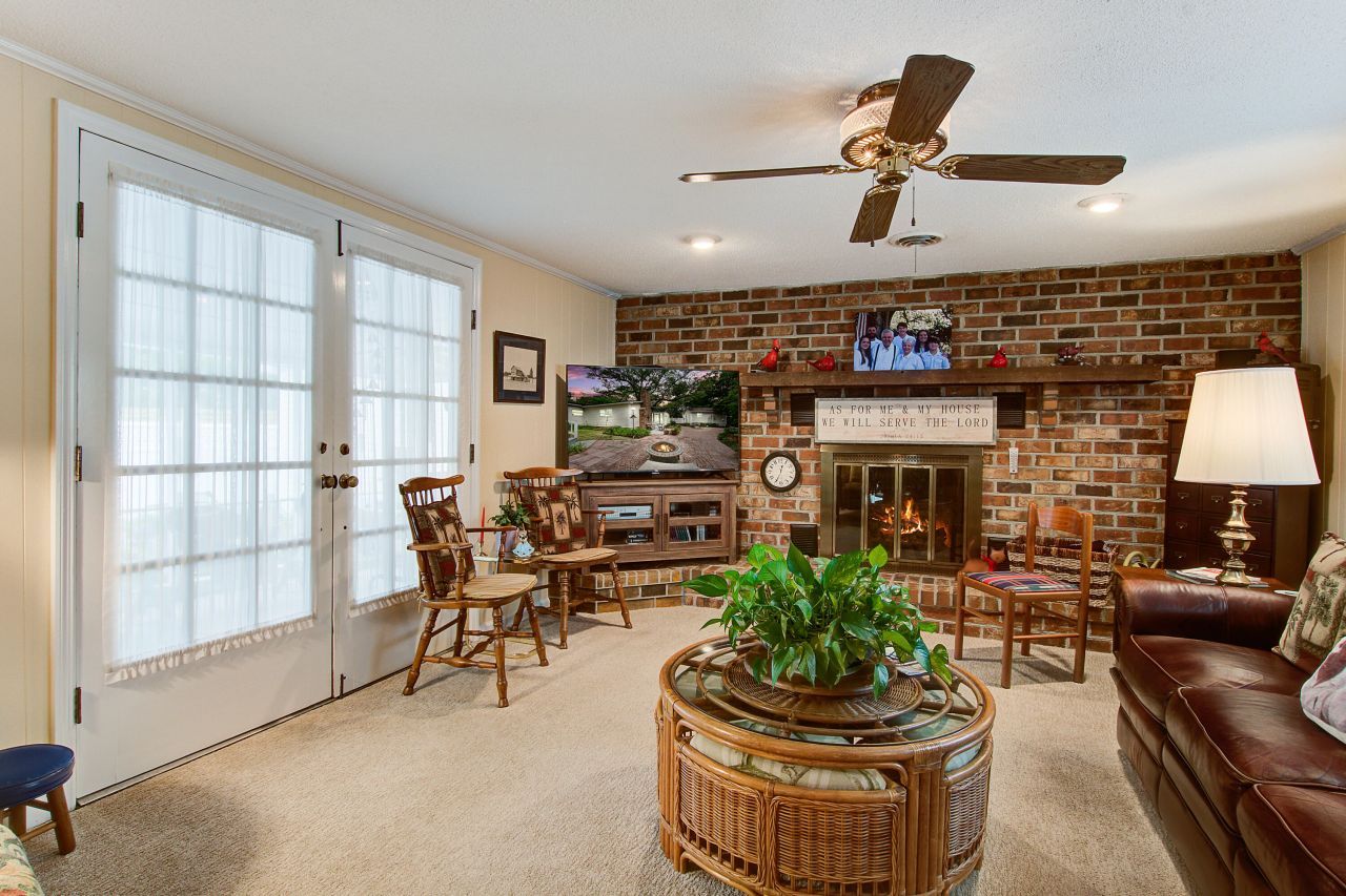 344 Lantana Drive Photo 9