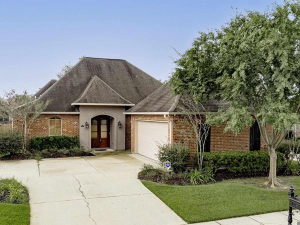 8601 Foxfield Dr, Baton Rouge, LA 70809