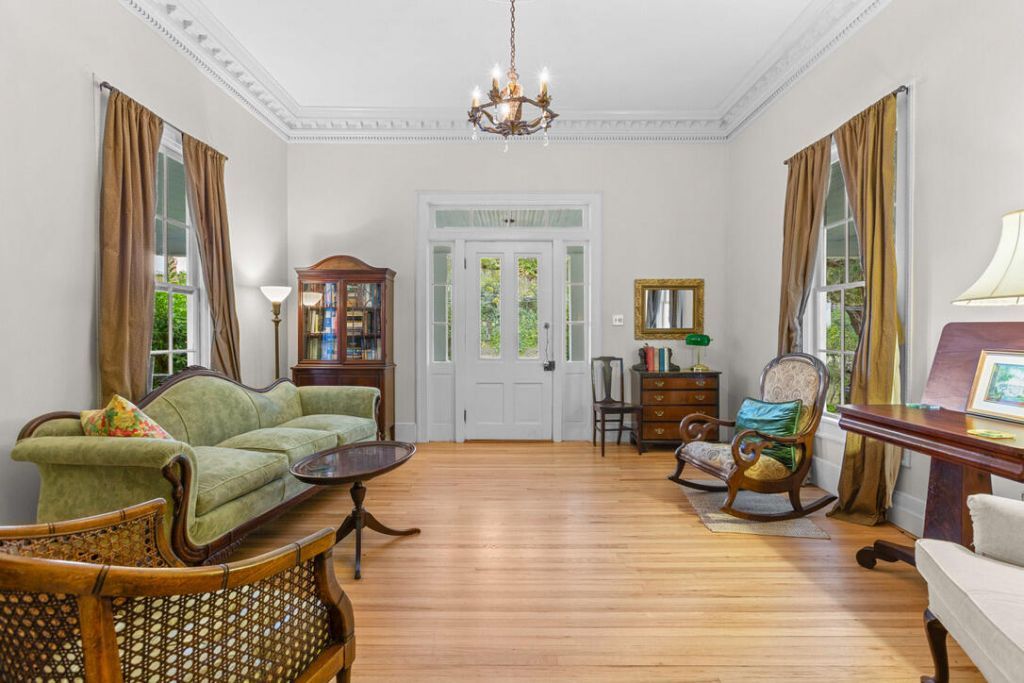 487 Hampton Street Photo 16