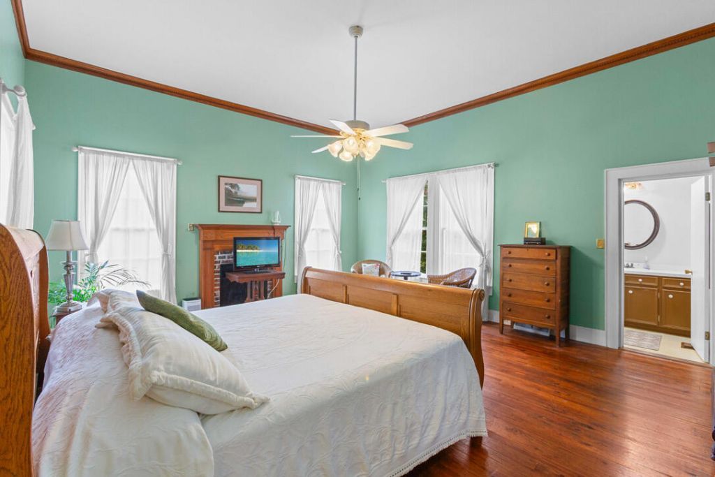 487 Hampton Street Photo 23