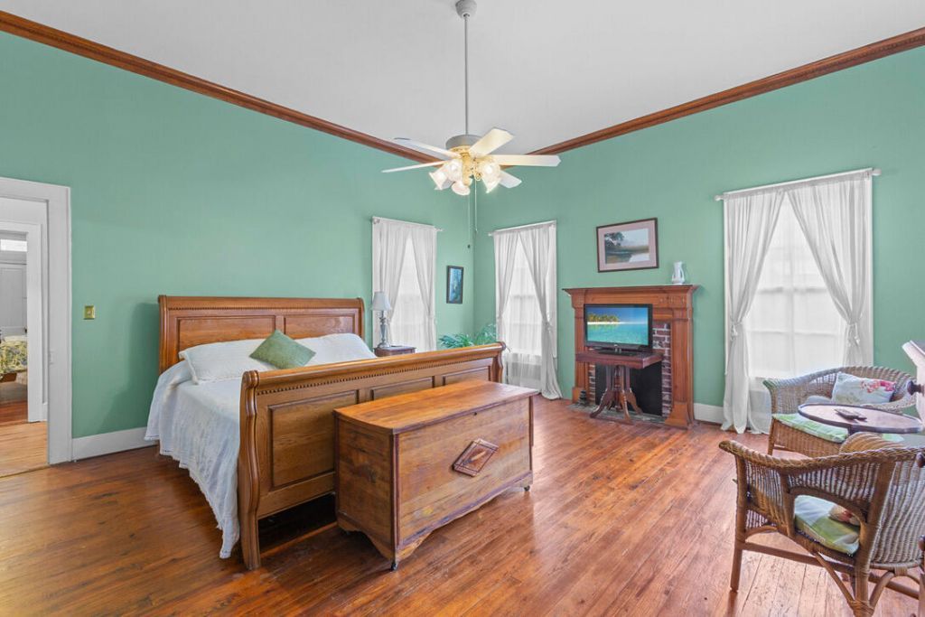 487 Hampton Street Photo 24