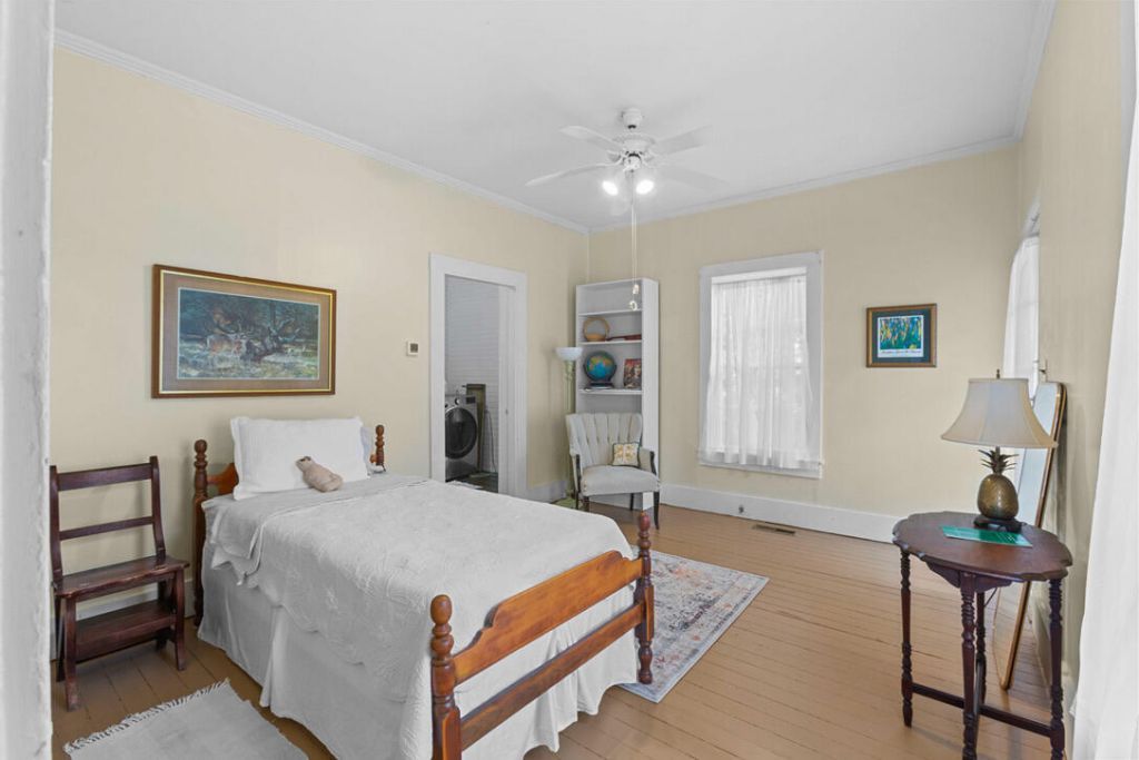 487 Hampton Street Photo 32