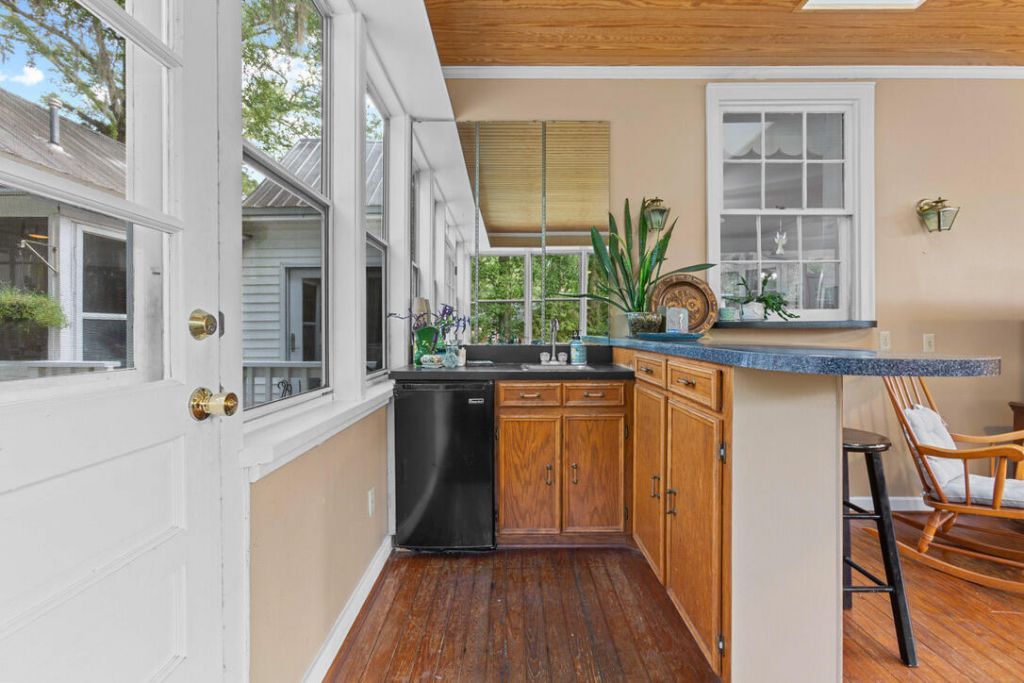 487 Hampton Street Photo 37