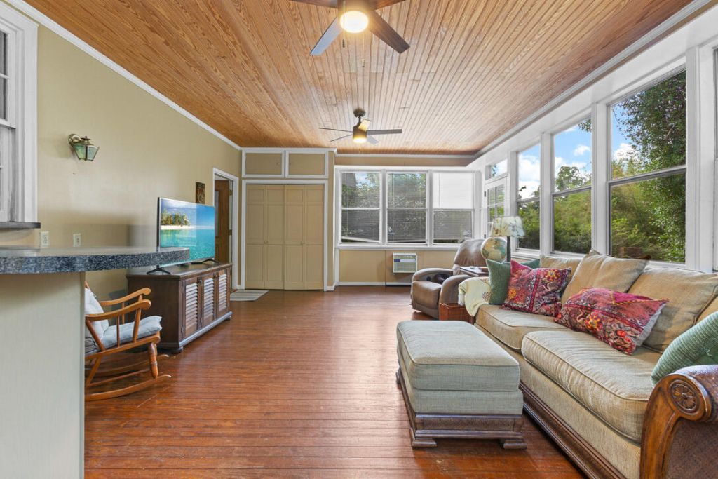 487 Hampton Street Photo 38