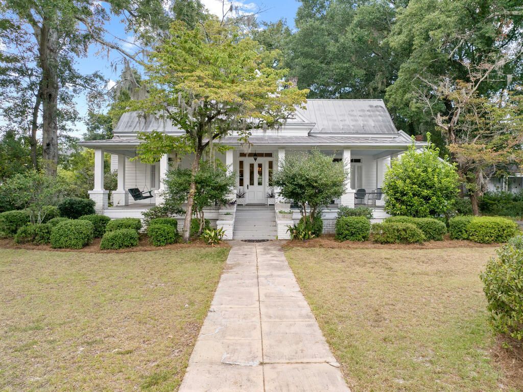 487 Hampton Street Photo 4