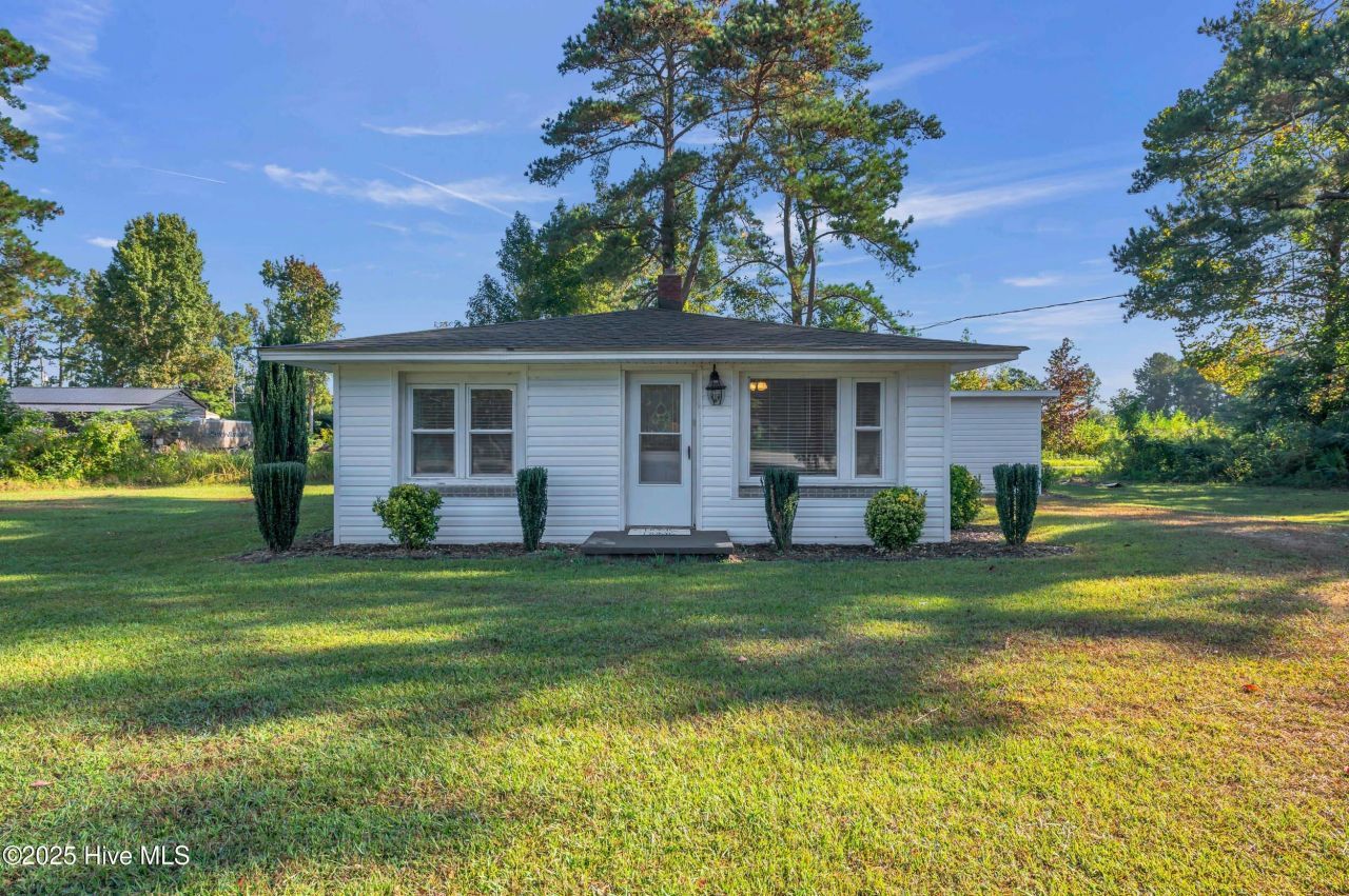 351 Green Swamp Road S, Bolton, NC 28423 Main Photo