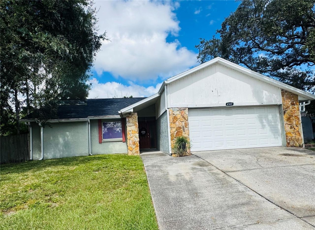4507 Twin Crest Way, Tampa, FL 33624 Main Photo