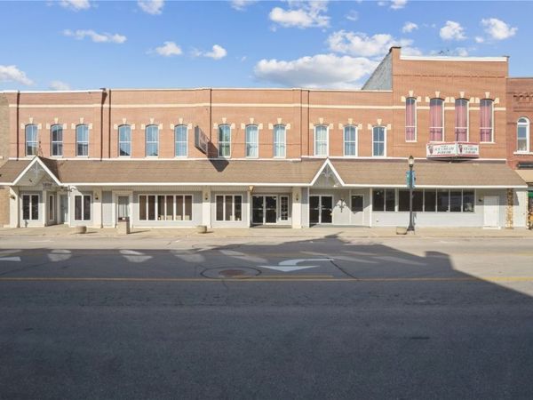 107 S Franklin St, Manchester, IA 52057