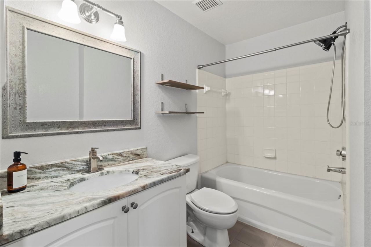 8827 Manor Loop, Unit 201, Lakewood Ranch, FL 34202 Photo